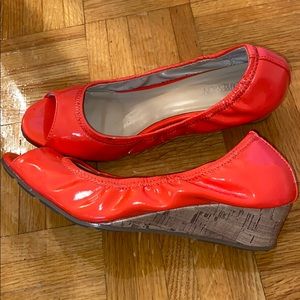 Red glossy expression wedges